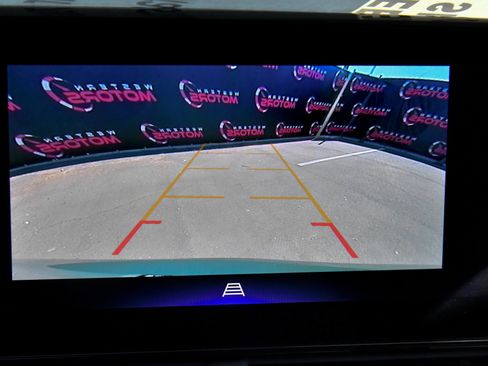 Used 2025 Chevrolet Trax LT FWD image 17