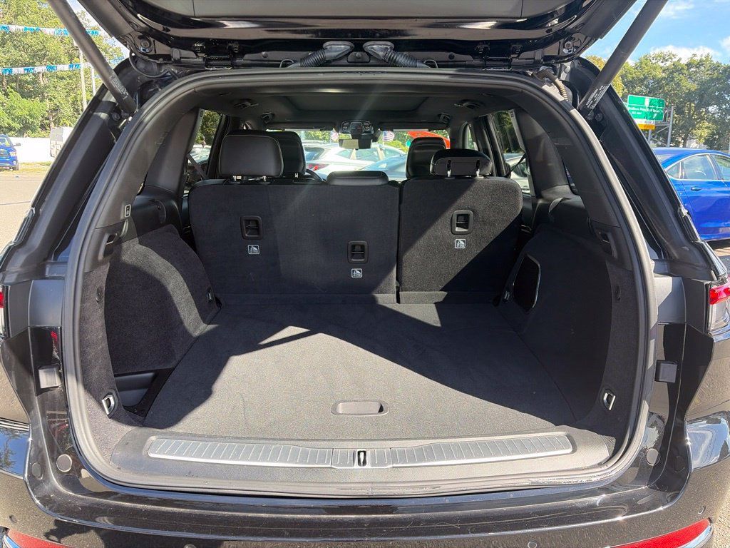 Used 2023 Jeep Grand Cherokee Overland w/ Adv Protech Group III AWD/4WD image 10