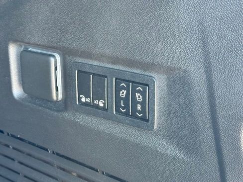 Used 2021 Chevrolet Tahoe LT w/ LT Signature Package image 14