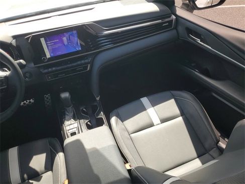 Used 2025 Toyota Camry SE w/ Convenience Package image 15