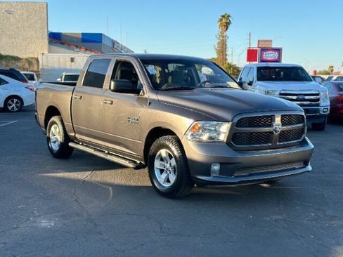 Used 2017 RAM 1500 Express RWD image 1