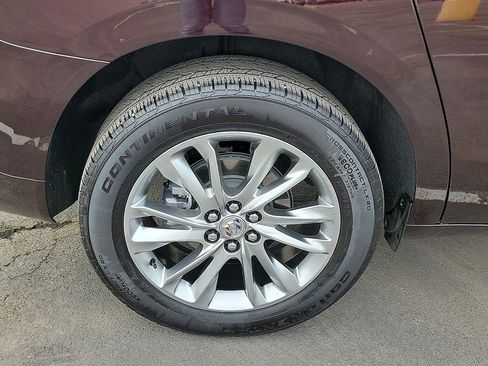 Used 2023 Buick Enclave Avenir image 7