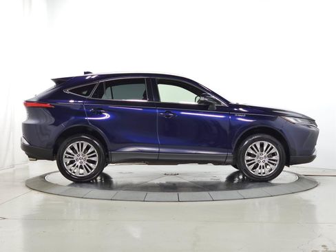 Used 2021 Toyota Venza XLE w/ Softex Package AWD/4WD image 12