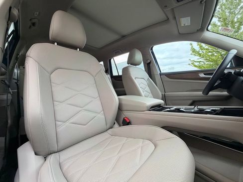 Used 2025 Volkswagen Atlas SE AWD/4WD image 24