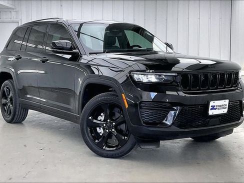 Used 2023 Jeep Grand Cherokee Altitude AWD/4WD image 35