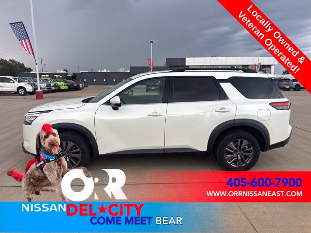 Used 2024 Nissan Pathfinder SV FWD image 2