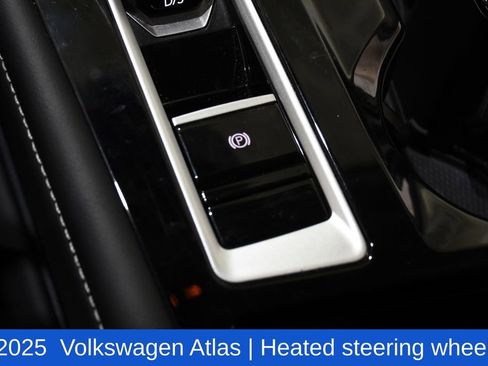 Used 2025 Volkswagen Atlas SE image 23