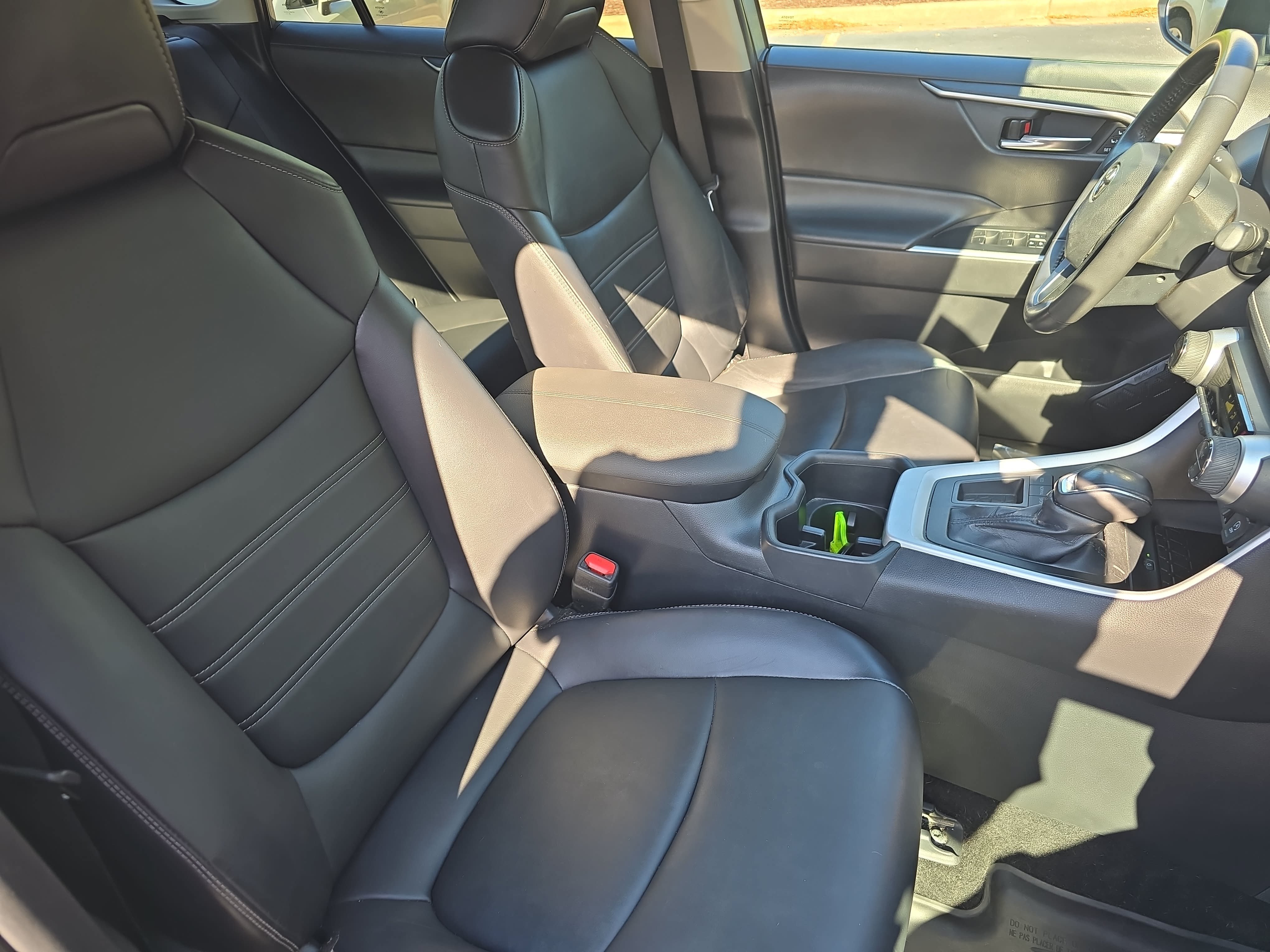Used 2022 Toyota RAV4 XLE Premium FWD image 10