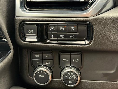 Used 2025 GMC Yukon XL Denali AWD/4WD image 19