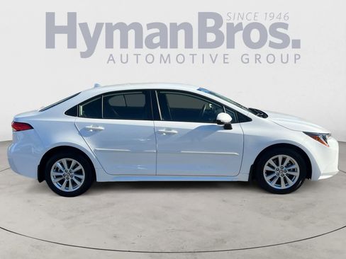 Used 2023 Toyota Corolla LE image 2