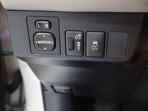 Used 2013 Toyota RAV4 XLE AWD/4WD image 31
