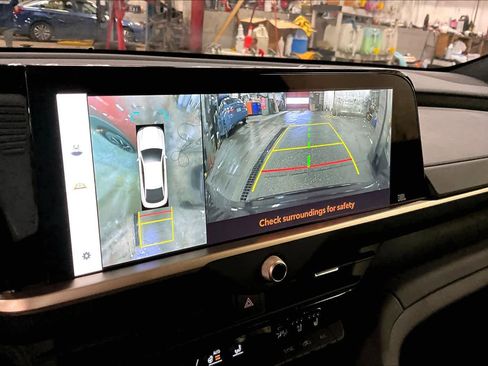 Used 2023 Toyota Crown Platinum image 28