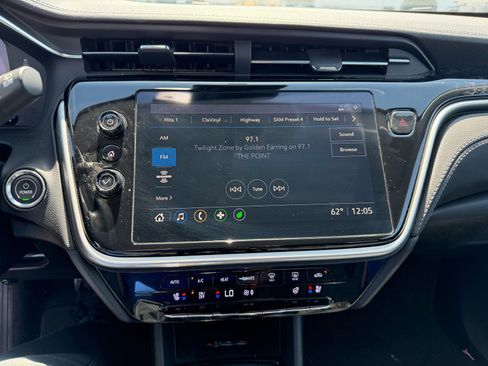 Used 2022 Chevrolet Bolt EUV LT w/ Convenience Package image 10