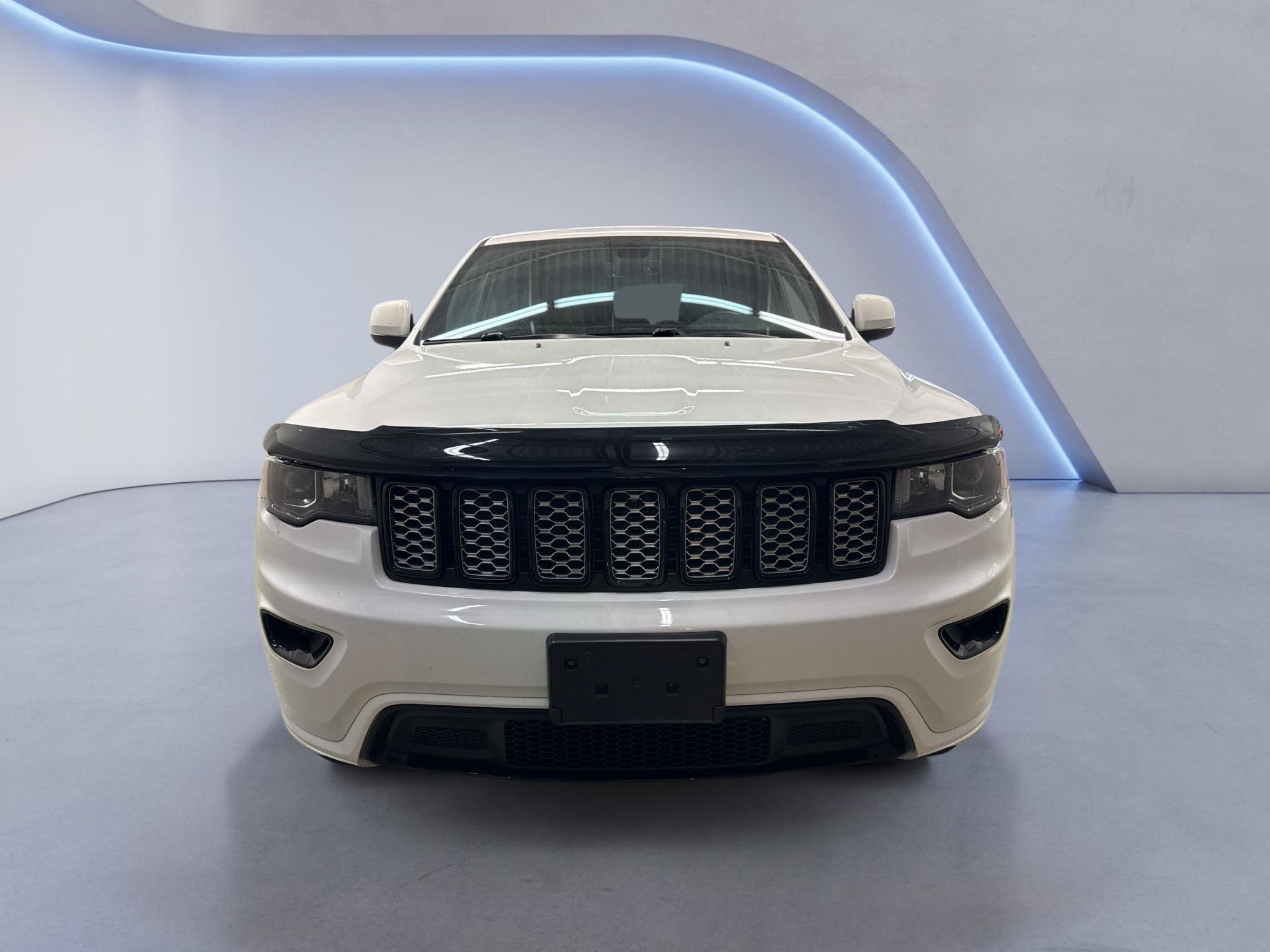 Used 2019 Jeep Grand Cherokee Altitude AWD/4WD image 2