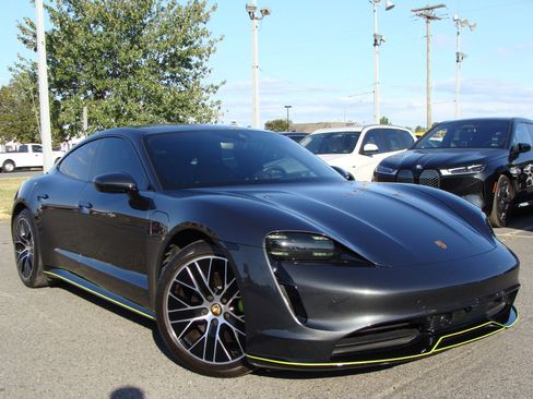 Used 2022 Porsche Taycan image 1