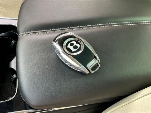 Used 2022 Bentley Flying Spur V8 image 35