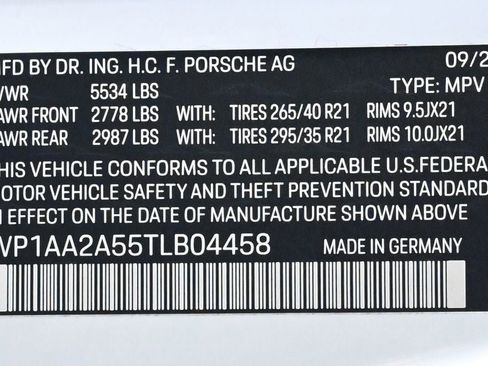 Certified 2026 Porsche Macan AWD/4WD image 28