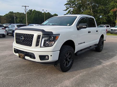 Used 2019 Nissan Titan SL w/ Midnight Edition image 8