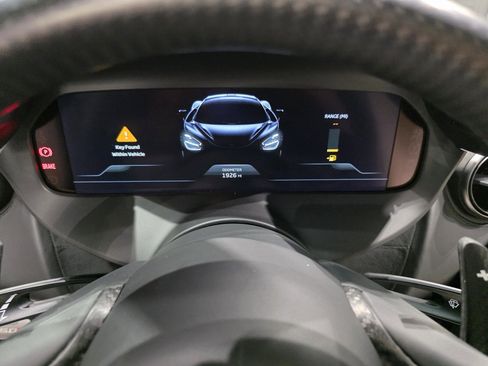 Used 2025 McLaren 750S image 11