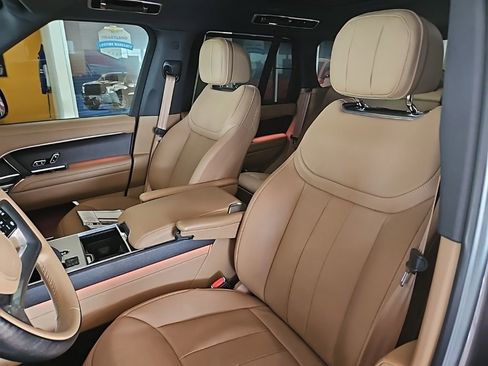 Used 2025 Land Rover Range Rover SE image 14