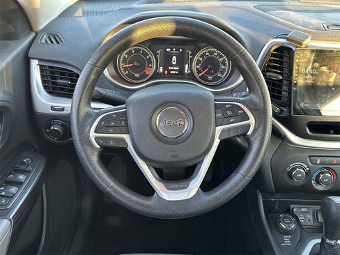 Used 2014 Jeep Cherokee Sport image 15