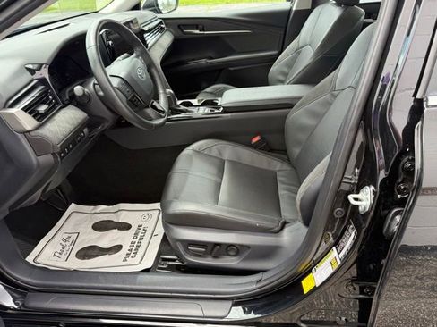 Used 2025 Toyota Camry XLE FWD image 21
