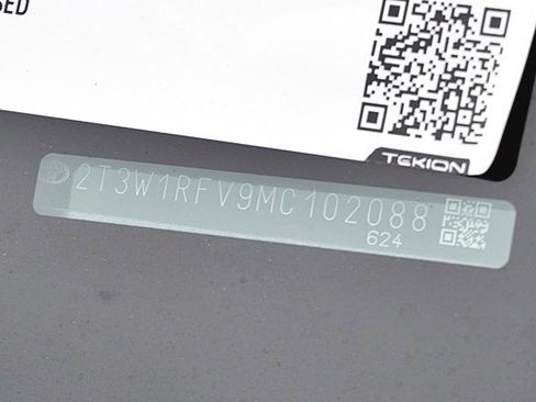 Used 2021 Toyota RAV4 XLE image 33