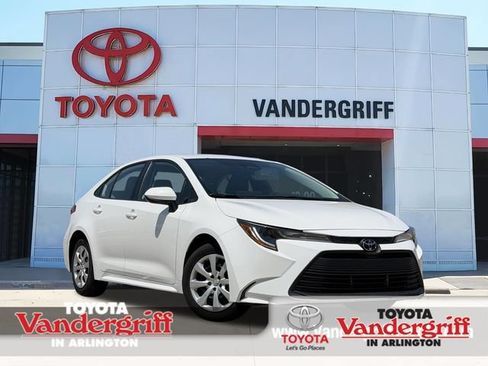Used 2025 Toyota Corolla LE FWD image 1