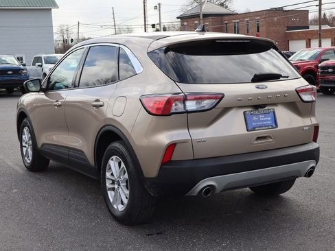 Used 2020 Ford Escape SE image 17
