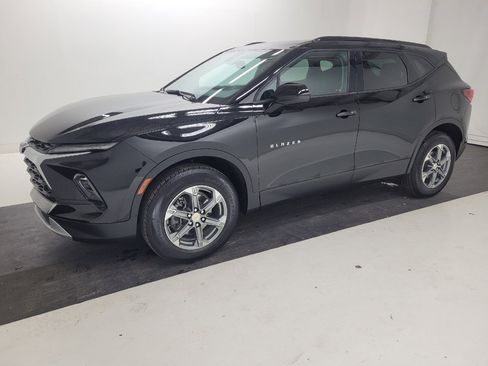 Used 2024 Chevrolet Blazer LT w/ Convenience Package FWD image 2