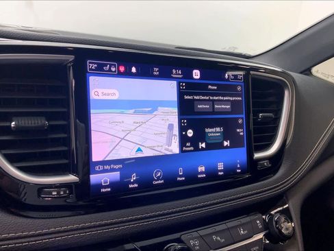 Used 2021 Chrysler Pacifica Limited w/ Uconnect Theater Family Group image 21