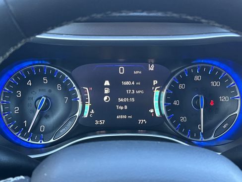 Used 2024 Chrysler Pacifica Touring-L FWD image 29