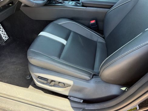 Used 2025 Toyota Camry SE FWD image 15