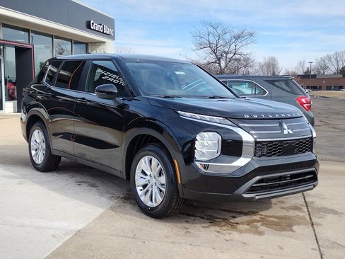 New 2026 Mitsubishi Outlander ES image 13