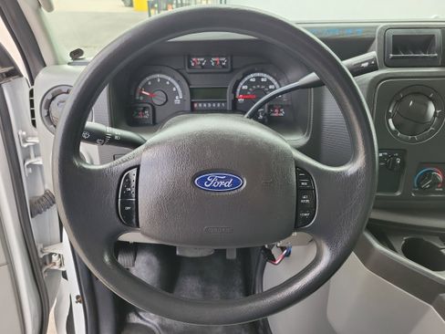 Certified 2018 Ford E-350 and Econoline 350 Super Duty w/ Power Windows & Locks Group image 18