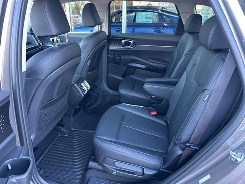 Used 2025 Kia Sorento EX w/ EX Panoramic Sunroof Package image 51