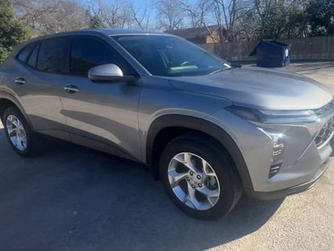 Certified 2025 Chevrolet Trax LS w/ LS Convenience Package image 2