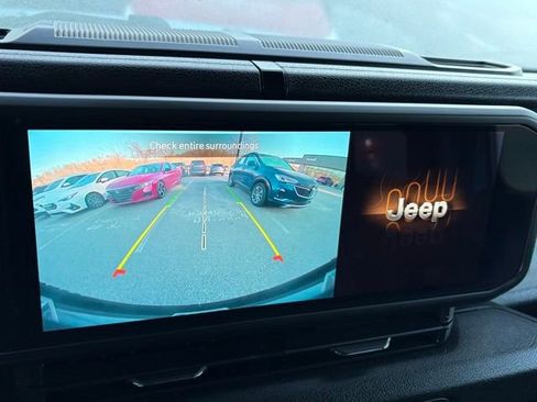 Used 2024 Jeep Wrangler Unlimited w/ Convenience Group image 17