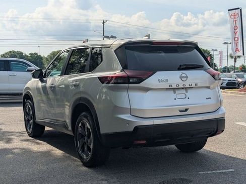 Used 2025 Nissan Rogue SV AWD/4WD image 5