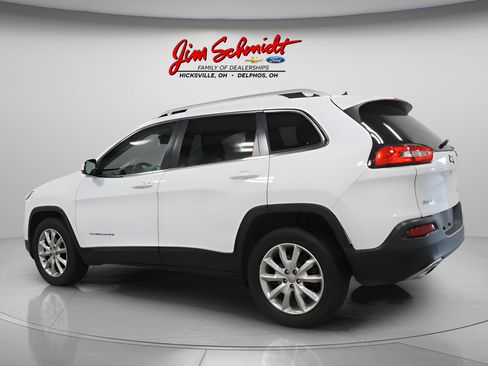 Used 2016 Jeep Cherokee Limited w/ Luxury Group AWD/4WD image 3