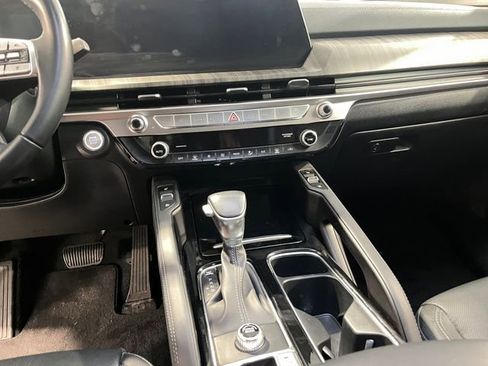 Used 2024 Kia Telluride EX w/ EX Captain's Chair Package FWD image 11