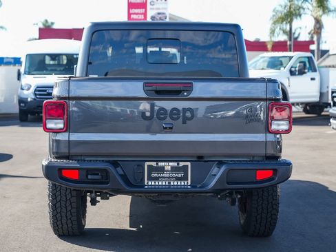 Used 2023 Jeep Gladiator Sport image 5