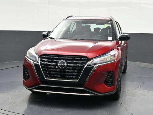 Used 2023 Nissan Kicks SR w/ SR Premium Package FWD image 9