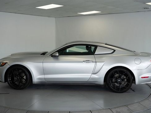Used 2017 Ford Mustang Coupe RWD image 4