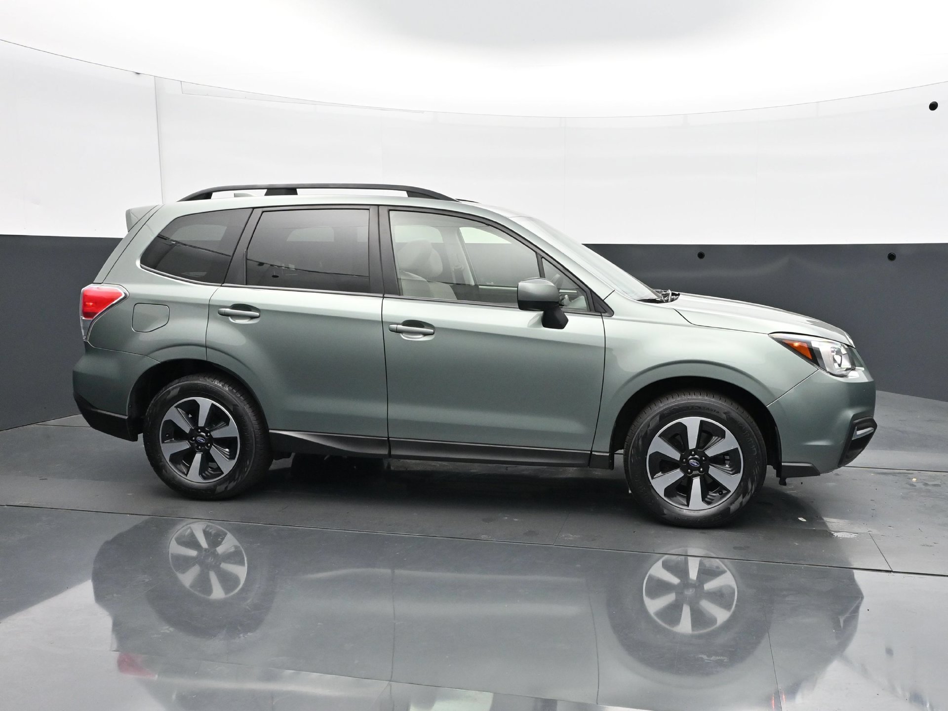 Used 2017 Subaru Forester 2.5i Premium w/ Popular Package #2A AWD/4WD image 7