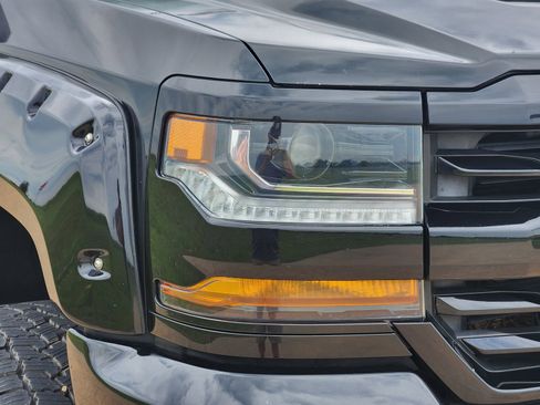 Used 2018 Chevrolet Silverado 1500 LT w/ All Star Edition AWD/4WD image 11