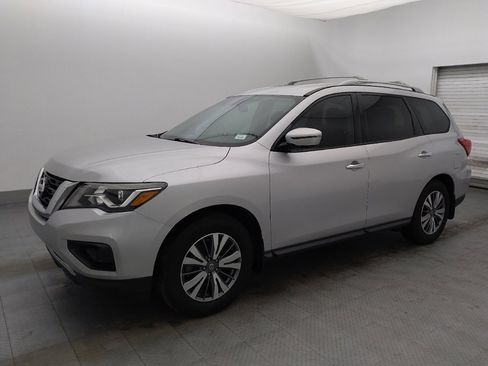 Used 2020 Nissan Pathfinder S image 2