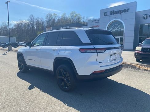 Used 2023 Jeep Grand Cherokee Limited w/ Black Appearance Package image 4