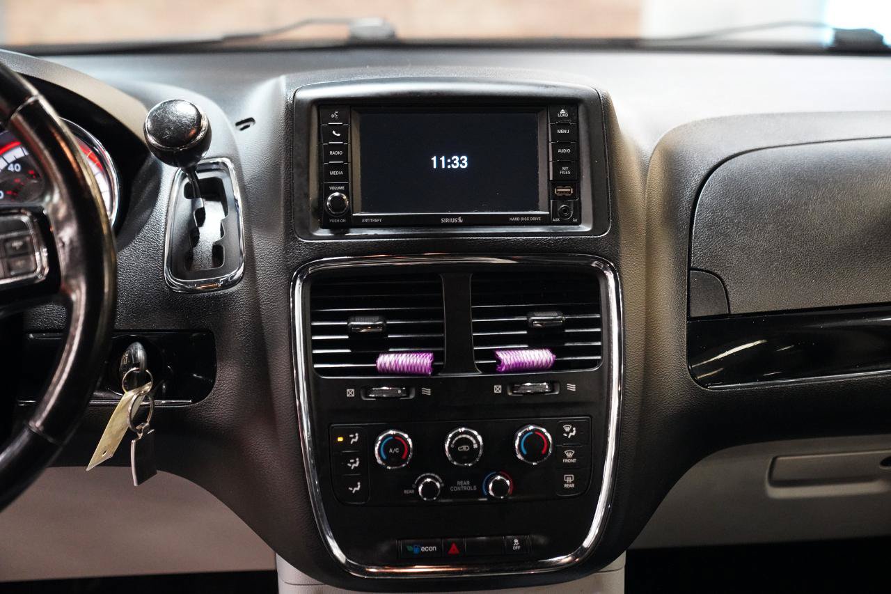 Used 2019 Dodge Grand Caravan SXT FWD image 27