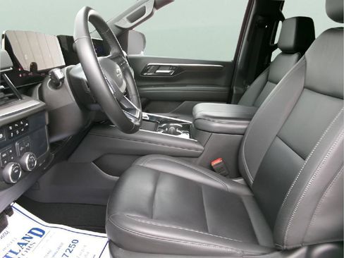 Used 2025 Chevrolet Suburban Z71 AWD/4WD image 15
